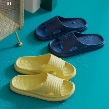 Летние домашние тапочки для пары, удобные сандалии на мягкой подошве, нескользящие модные простые тапочки для ванной комнаты в отеле