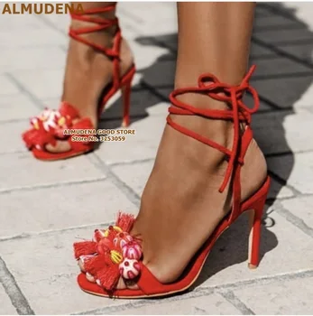 ALMUDENA/ Новейшие Богемные Босоножки на высоком каблуке с Помпонами, красные, синие, с бахромой, Пышные модельные туфли на шнуровке, Маленькие Свадебные Бальные туфли на шпильке