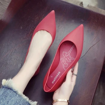 Женская Весенняя обувь на плоской подошве с острым носком, без Застежки, для офисной карьеры, Красная Обувь, Неглубокая Женская Повседневная Модная Удобная Желейная обувь